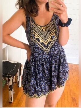 SUN N SHADOW | Embroidered Romper sz M